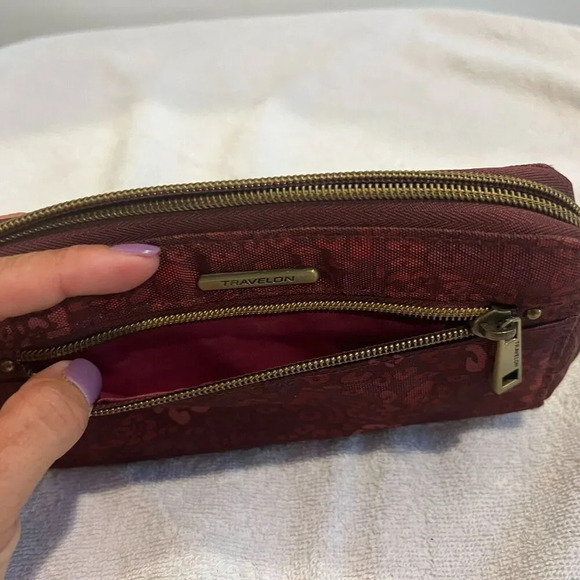 Travelon Womens Maroon Wristlet Wallet Nylon Floral Zip Accordion RFID Travel - Picture 4 of 8